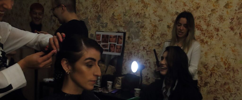 Modelo Marcel Kied, a punto de presentarse en el desfile de Druso
